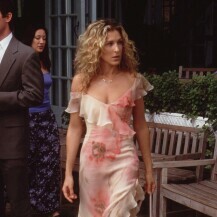 Carrie Bradshaw u transparentnim natikačama brenda Catalano