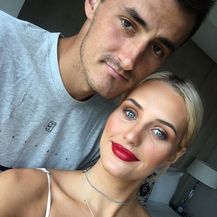 Bernard Tomić, Emma Blake-Hahnel (FOTO: Instagram)