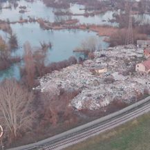 Na gradskom zemljištu u zagrebačkom naselju Savica niknulo je ilegalno odlagalište otpada (Foto: Dnevnik.hr) - 1
