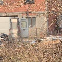 Na gradskom zemljištu u zagrebačkom naselju Savica niknulo je ilegalno odlagalište otpada (Foto: Dnevnik.hr) - 2