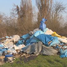 Na gradskom zemljištu u zagrebačkom naselju Savica niknulo je ilegalno odlagalište otpada (Foto: Dnevnik.hr) - 3