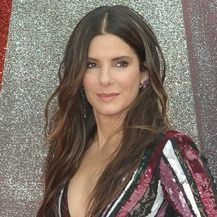 Sandra Bullock u tenisicama vrlo udobnima za hodanje - 3