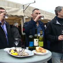 Gosti piju uz jelo od kamenica (Foto: Dnevnik.hr)