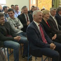 Predsjednica Kolinda Grabar - Kitarović se smiješi na pitanje učenice (Foto: Dnevnik.hr)