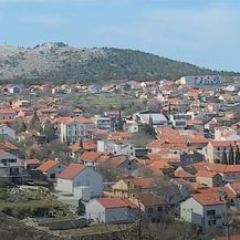 Drniš: HDZ-ove pogače - 1