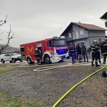 Vatrogasci gasili požar u Sibinju - 5