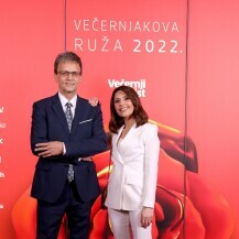 Ekipa Dnevnika Nove TV pobijedila je u kategoriji TV emisije godine na Večernjakovoj ruži - 3