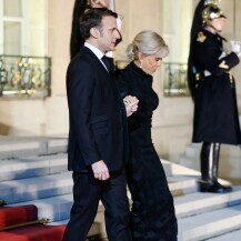 Emmanuel i Brigitte Macron dočekuju katarskog emira