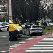 Sudar automobila u zagrebačkim Dugavama - 4