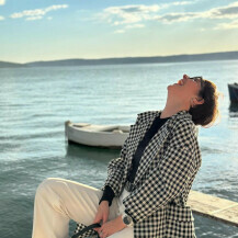 Irena Pecotić nosi karirani kaput brenda Black Tape - 3