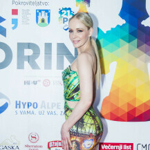 Jelena Rozga u šarenoj haljini Juraja Zigmana na dodjeli Porina 2014. godine - 7