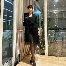Irena Pecotić u štiklama Jimmy Choo i maloj crnoj haljini od tila - 2