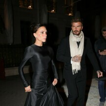 Victoria Beckham u dugoj crnoj haljini