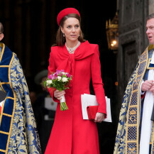 Catherine Middleton u crvenoj kombinaciji na proslavi Dana Commonwealtha - 3