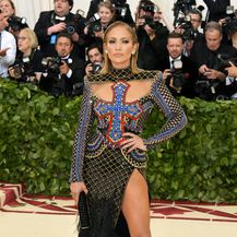 Jennifer Lopez u Balmanovoj haljini