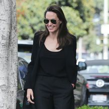 Angelina Jolie u cipelama s visokom potpeticom - 7