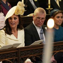 Catherine Middleton s princezom Charlotte i princom Georgeom na vjenčanju Meghan Markle i princa Harryja - 9