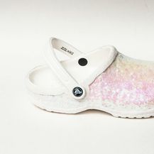 Bijele kroksice ukrašene svjetlucavim perlicama - 2