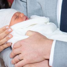Princ Harry i vojvotkinja od Sussexa pokazali sina (Foto: AFP) - 3