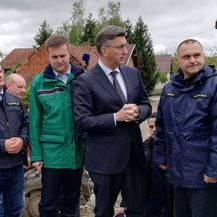 Premijer Plenković i ministar Ćorić u posjeti ugroženom području (Foto: Dnevnik.hr)