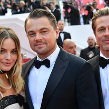 Brad Pitt, Leonardo DiCaprio i Margot Robbie (Foto: AFP)