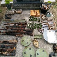 U grobu pronađena velika količina oružja (Foto: PU vukovarsko-srijemska) - 1