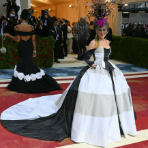 Sarah Jessica Parker na Met Gali u haljini dizajnera Christophera Johna Rogersa