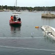 Iz prevrnute jedrilice kod Pule spašeno pet osoba - 2