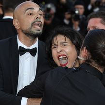 Prosvjednica na crvenom tepihu u Cannesu