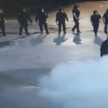 Navijači napali policiju - 5