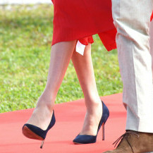 Meghan Markle ostala je etiketa na crvenoj haljini