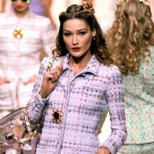 Carla Bruni na reviji modne kuće Chanel 1992.