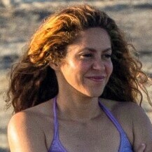 Shakira u ljubičastom bikiniju koji je sama kreirala - 2