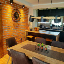 Danijela Novak iz Koprivnice uredila je svoju kuću kao predivan open space s ciglenim zidovima i crnom kuhinjom - 4