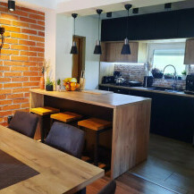 Danijela Novak iz Koprivnice uredila je svoju kuću kao predivan open space s ciglenim zidovima i crnom kuhinjom - 7