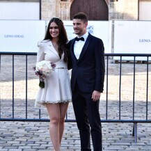 I Mia Kramarić nosila je kratku vjenčanicu na građanskoj ceremoniji