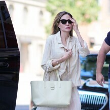 Angelina Jolie u sandalama Owena modne kuće Chloé - 1