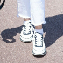 Catherine Zeta-Jones nosi Chanelove tenisice s platformom