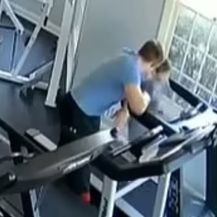 Otac prisiljavao svoga sina da trči po traci usprkos opetovanim padovima - 4