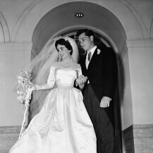 Najtradicionalniju vjenčanicu s dugim velom Elizabeth Taylor nosila je na prvom vjenčanju za Conrada Hiltona 1950.