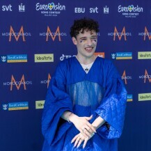 Nemo na tirkiznom tepihu otvorenja Eurosonga 2024.