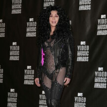 Cher u replici kostima uz spota