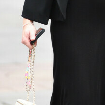 Trudnica iz centra Zagreba nosi torbu modne kuće Chanel