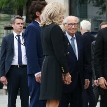 Brigitte Macron u decentnoj crnoj kombinaciji