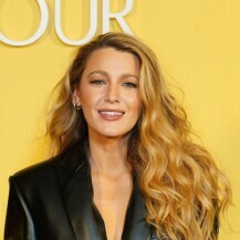 Blake Lively boji kosu u karamel plavu