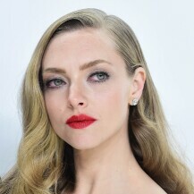 Amanda Seyfried i vintage plava