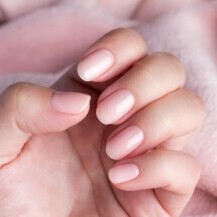 Nude manikura omiljeni je izbor mnogima