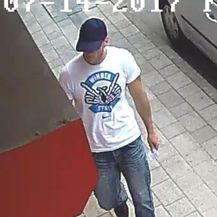 Nepoznati razbojnik za kojim traga zagrebačka policija tijekom prijašnjih pljački u Zagrebu (Foto: PUZ)