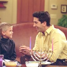 Cole Sprouse i David Schwimmer (Foto: Profimedia)