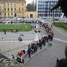 Ljudi su u kolonama čekali karte za Orašara (Foto: zadovoljna.hr) - 5